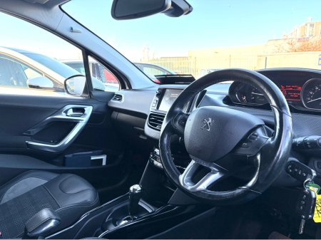 2017 Peugeot 2008 1.2 ALLURE  AUTOMATIC ** TOP SPEC ** 2 KEYS ** SUPERB EXAMPLE ** €11,995 thumbnail
