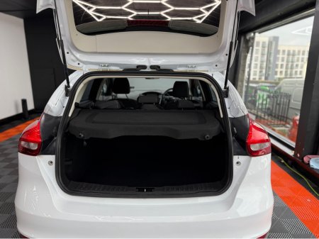 2016 Ford Focus 1.0 ECOBOOST ZETEC 100PS 5DR T €9,950 thumbnail