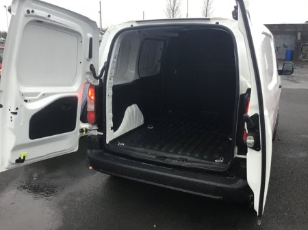 2021 Peugeot Partner Professional Plus 1.5 Blue HDI €18,900