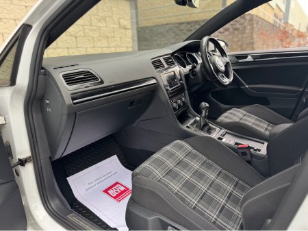 2017 Volkswagen Golf GTD 2.0 MANUAL *FULL SERVICE HISTORY* €18,995 thumbnail