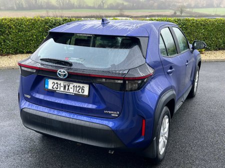 2023 Toyota Yaris Cross 1.5 Hybrid CVT Luna €22,950 thumbnail