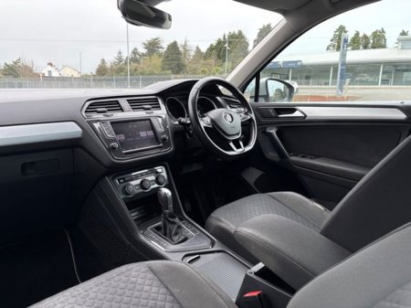 2017 Volkswagen Tiguan - thumbnail 9