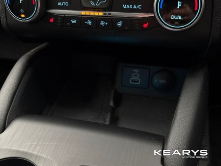 2023 Ford Kuga 2.5 Duratec 225PS PHEV Vignale *Solar Silver* €33,950 thumbnail