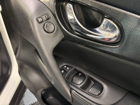 2016 Nissan X-Trail 1.6d SV 7 SEATS €12,950 thumbnail