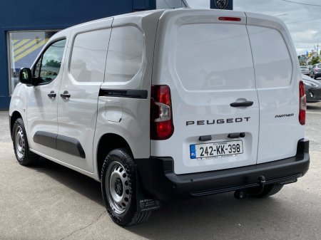 2024 Peugeot Partner  €19,430