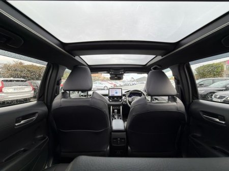 2024 Toyota Corolla Cross TOP SPEC SOL 1.8 HYBRID SOL PLUS EXTRAS // POWER TAILGATE // PAN ROOF // REAR CAMERA // APPLE CARPLAY/ANDROID AUTO // AIR CON // FULL WARRANTY €38,945 thumbnail