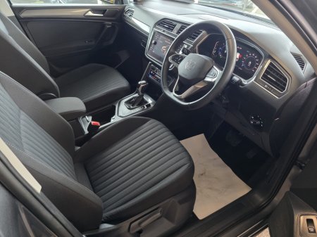 2024 Volkswagen Tiguan A7 LIFE 2.0 TDI D7F 150 €44,950 thumbnail