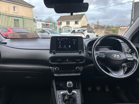 2021 Hyundai Kona KAUAI PETROL TWO - TONE ROOF 5DR EXECUTIVE €17,000 thumbnail