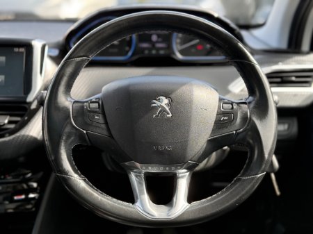 2016 Peugeot 2008 - thumbnail 26