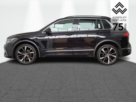 2023 Volkswagen Tiguan Tiguan R-Line Tsi Phev €38,950 thumbnail