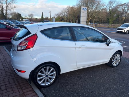 2017 Ford Fiesta TITANIUM 1.25i 60PS 5SPEED 3DR €13,000