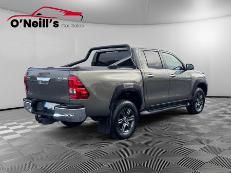2025 Toyota Hilux *NO VAT* 2.8L SR5 MANUAL #340 €52,999 thumbnail