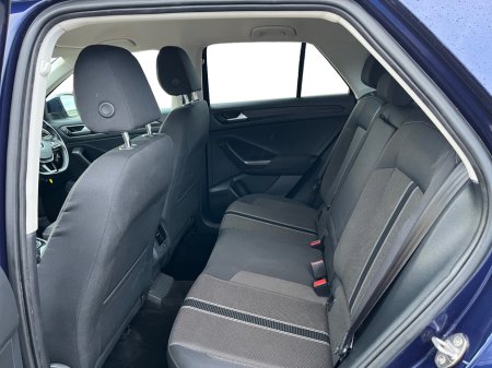 2019 Volkswagen T-Roc DESIGN 1.0 TSI MANUAL 6SPEED FWD 115HP 5DR €18,500 thumbnail