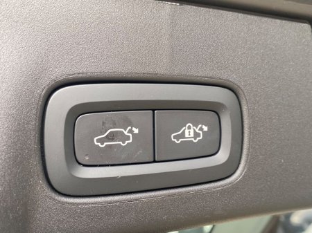 2023 Volvo V90 T6 Dark Plus Recharge AWD Auto (PHEV) €47,900 thumbnail