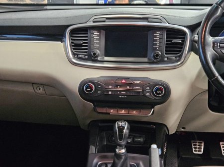 2017 Kia Sorento Platinum 2WD thumbnail