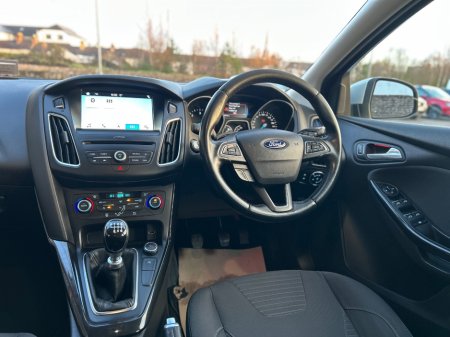 2018 Ford Focus - thumbnail 10