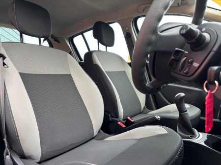 2011 Renault Clio 1.2 16V ETHANOL ROYALE ECO €3,450 thumbnail