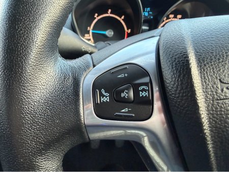 2015 Ford Fiesta - thumbnail 19