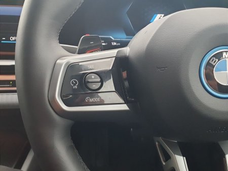 2025 BMW 5 Series - thumbnail 17