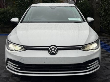 2024 Volkswagen Golf 1.0 eTSI // APPLE CARPLAY/ANDROID AUTO // DIAMOND CUT ALLOYS // DIGITAL CLUSTER €28,900 thumbnail