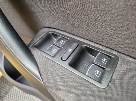 2010 Volkswagen Polo - thumbnail 25