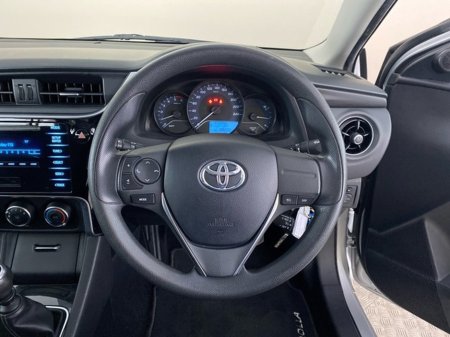 2018 Toyota Corolla - thumbnail 9