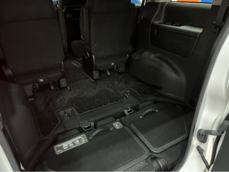 2019 Honda Stepwagon - thumbnail 8