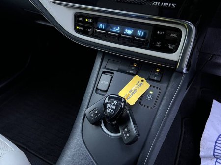 2016 Toyota Auris 1.8 HYBRID MODELLISTA PACK // 17" DIAMOND CUT ALLOYS // HEATED SEATS // REVERSE CAMERA €14,950 thumbnail