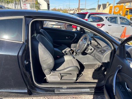 2014 Renault Megane - view 2