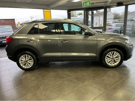 2022 Volkswagen T-Roc DESIGN SPORT 1.0 TSI 110HP €19,900 thumbnail