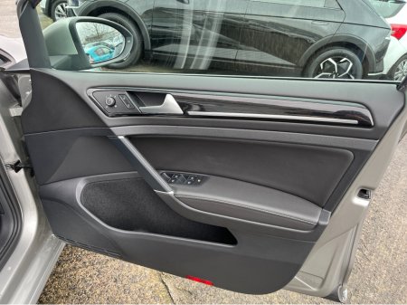 2020 Volkswagen Golf MEISTER HIGHLINE AUTOMATIC 2.0 DIESEL //MASSIVE SPEC//FULL LEATHER HEATED SEATS//DYNAUDIO SOUND SYSTEM//ELECTRIC MEMORY DRIVERS SEAT//REVERSE CAMERA// €21,950 thumbnail