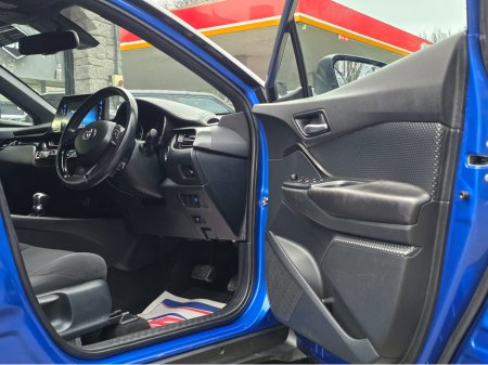 2018 Toyota C-HR LUNA HYRBID AUTO. HUGE SPEC. FINANCE ARRANGED. SIMI. AA APPROVED. €18,950 thumbnail