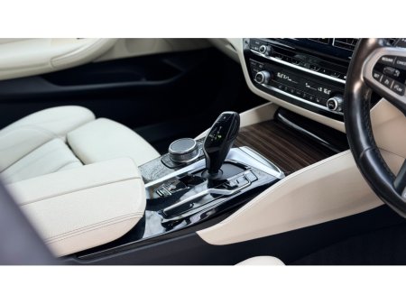 2021 BMW 5 Series - thumbnail 3