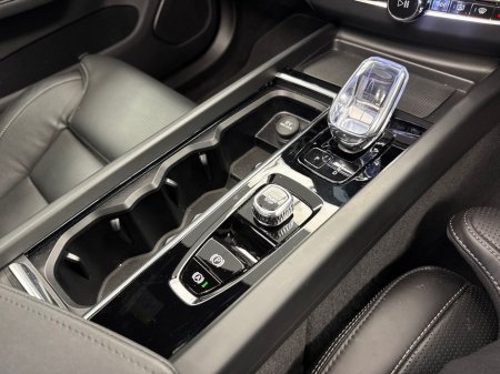 2025 Volvo XC60 - thumbnail 16