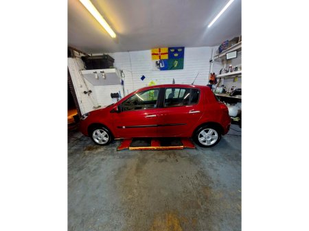 2010 Renault Clio - thumbnail 2