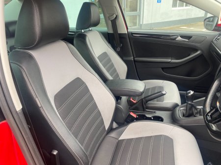 2017 Volkswagen Jetta - thumbnail 13