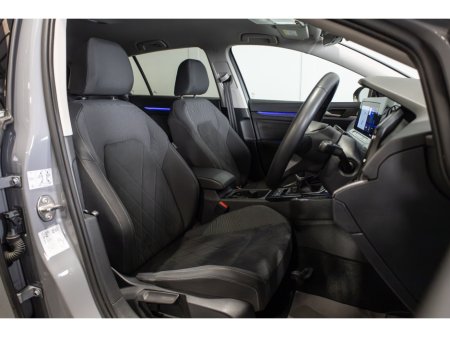 2023 Volkswagen Golf 2.0 TDI 115HP Style €28,450 thumbnail