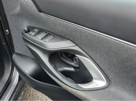 2022 Toyota Yaris Cross ICON HEV AUTO €26,250 thumbnail