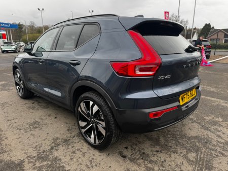 2025 Volvo XC40 - thumbnail 1