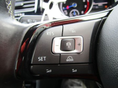 2015 Volkswagen Golf GOLF R ESTATE AWD 5DR Auto €21,950 thumbnail