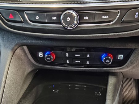 2017 Opel Insignia 1.6 (136PS) Turbo D ecoTEC SRi €10,950 thumbnail