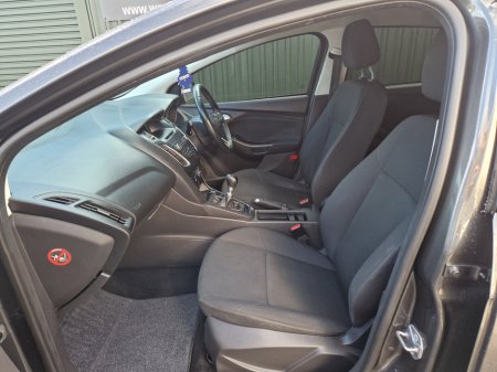 2016 Ford Focus - thumbnail 14