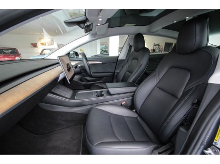 2022 Tesla Model 3 Long Range AWD €28,899 thumbnail