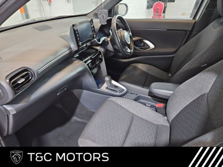 2023 Toyota Yaris Cross Design HEV Automatic - Reversing Camera, A/C, Apple Carplay & Android Auto, Auto Lights & Wipers, Cruise Control €26,995