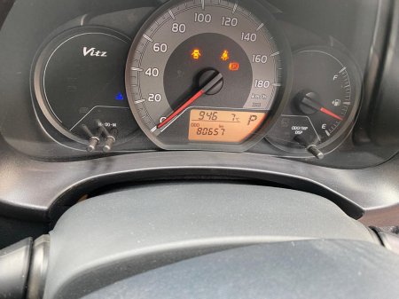 2018 Toyota Vitz - thumbnail 11