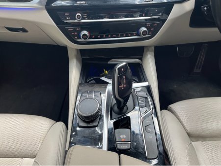 2017 BMW 5 Series - thumbnail 23