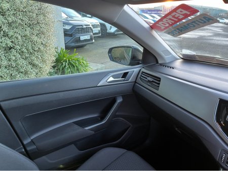 2019 Volkswagen Polo COMFORTLINE AUTOMATIC 1.0 PETROL //REVERSE CAMERA//CARPLAY// €15,950 thumbnail