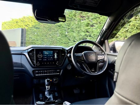 2025 Isuzu D-MAX TER4063C €56,950 thumbnail