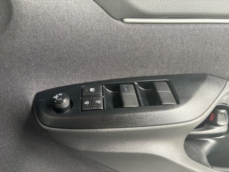 2023 Toyota Yaris Cross - thumbnail 15