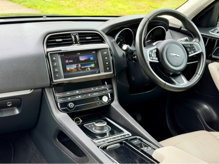 2017 Jaguar F-Pace - thumbnail 25